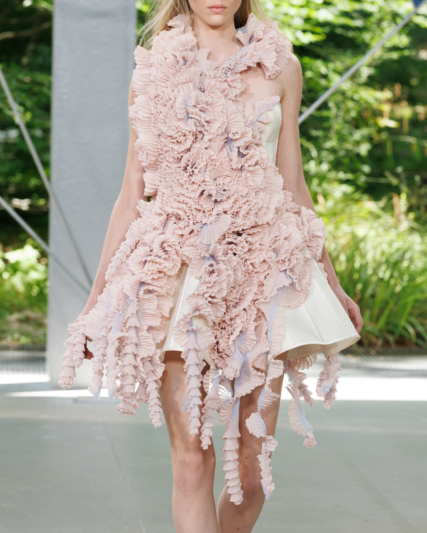Look 16