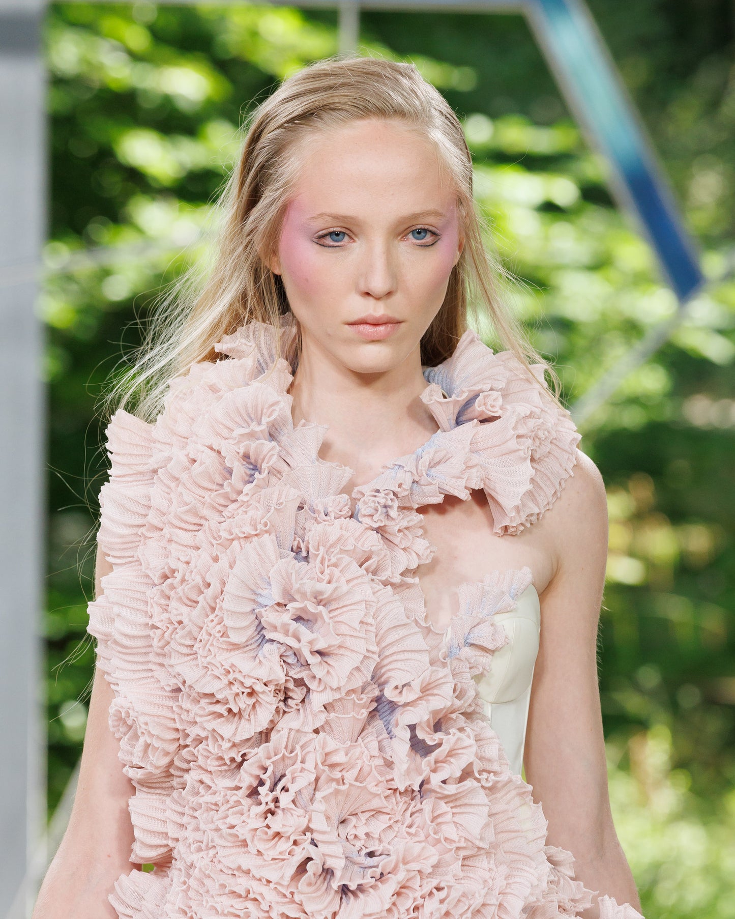 Look 16
